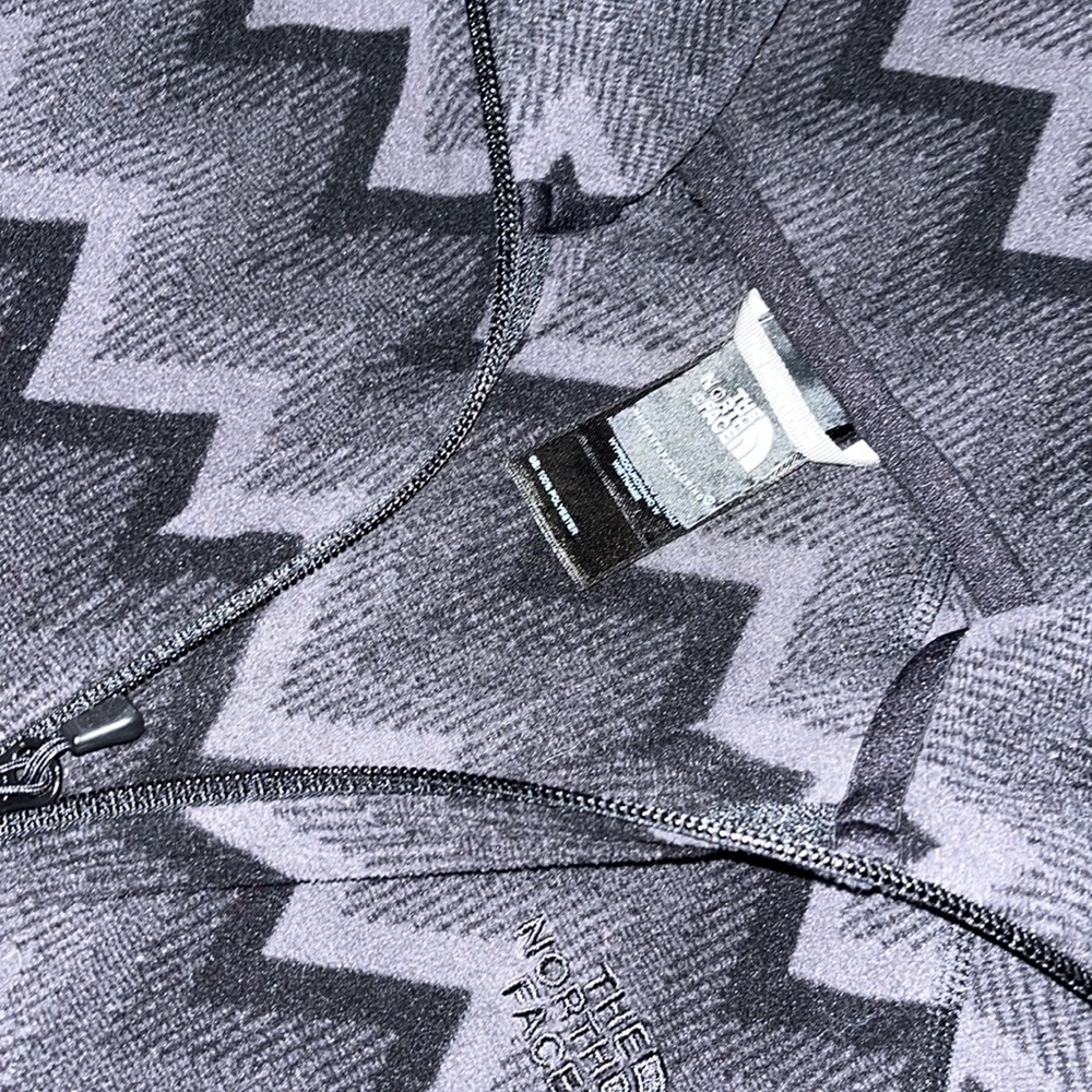 North Face Drawstring Waist Jacket grey and black zigzag print - Picture 4 of 6